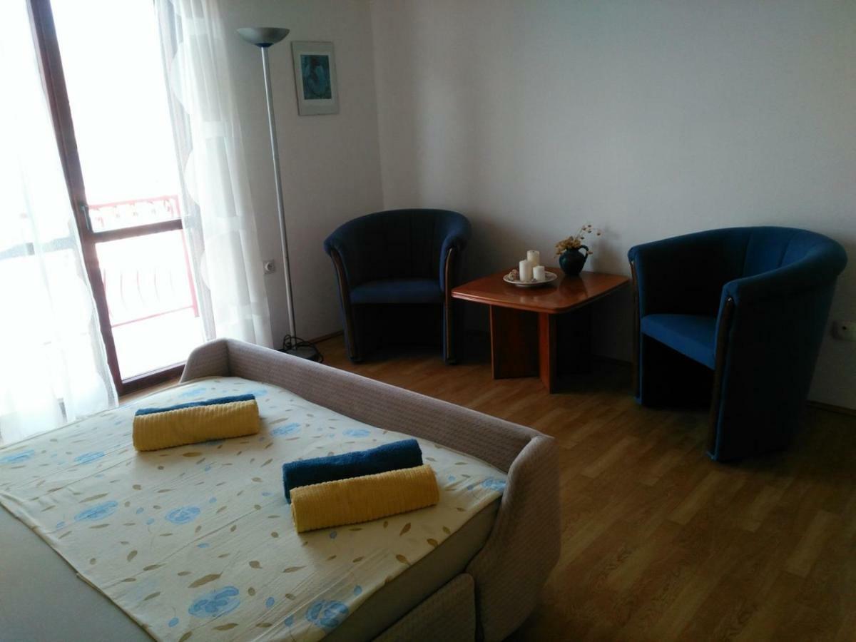 Sparadici Гребащиця Номер фото